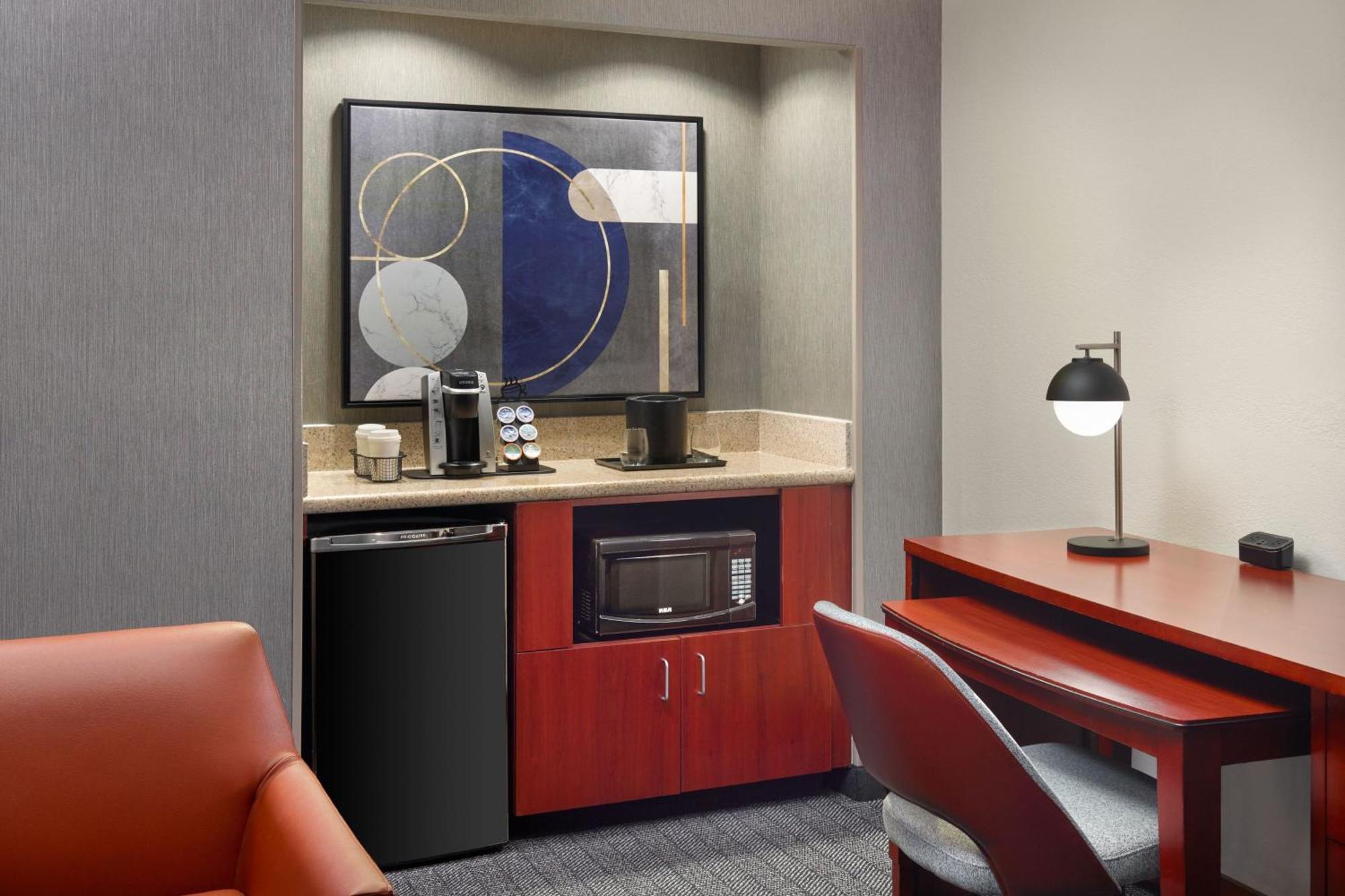 Courtyard By Marriott Charlottesville Exterior photo