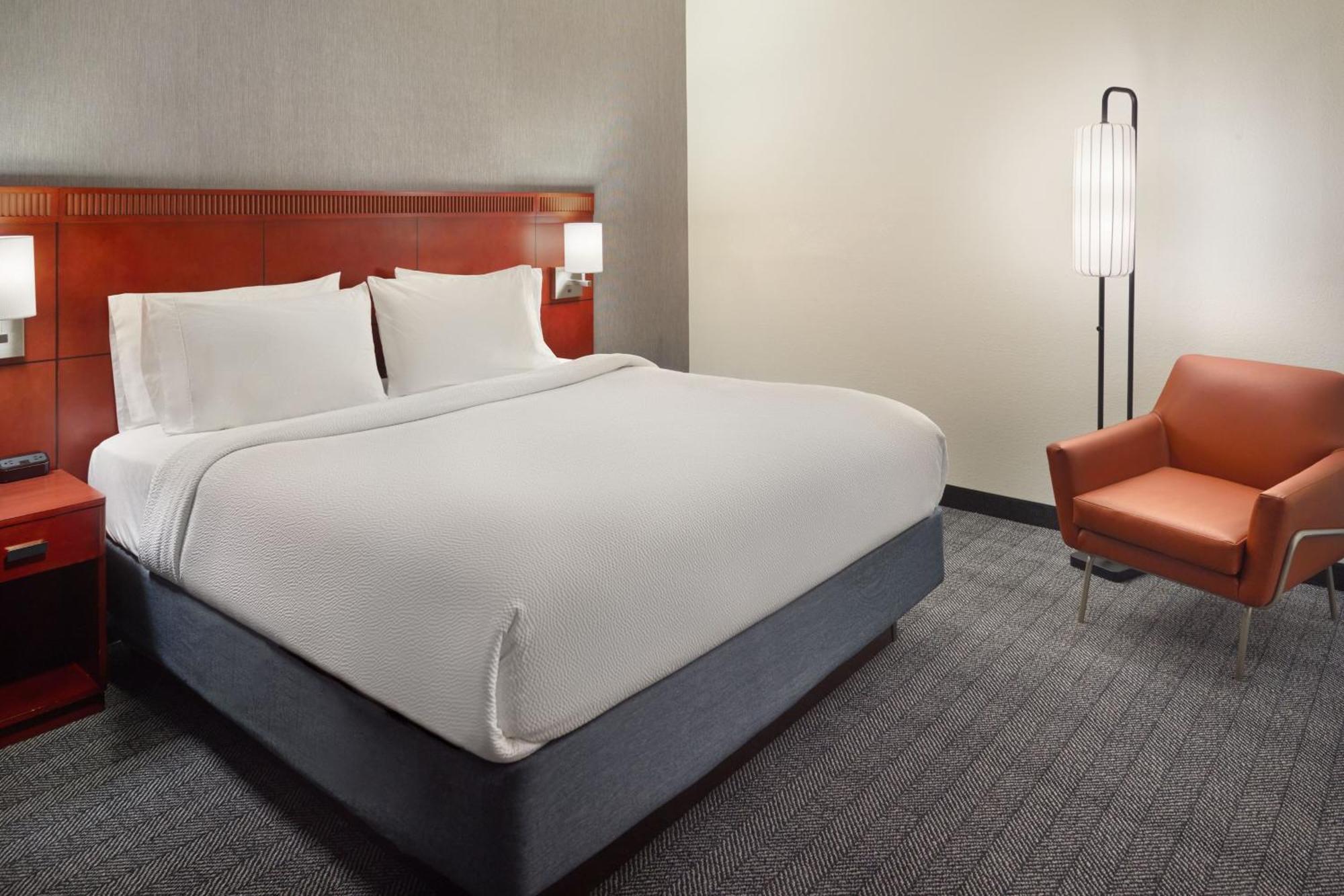 Courtyard By Marriott Charlottesville Exterior photo