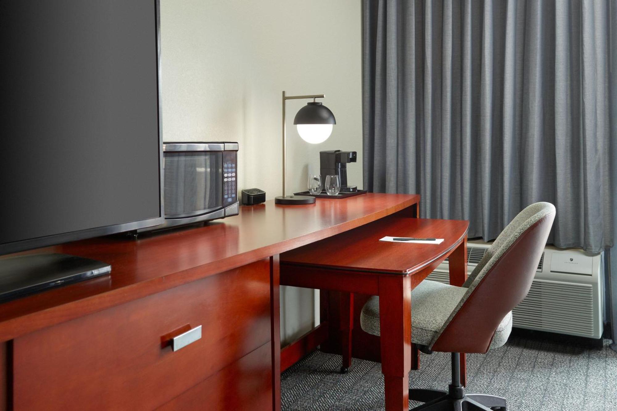 Courtyard By Marriott Charlottesville Exterior photo