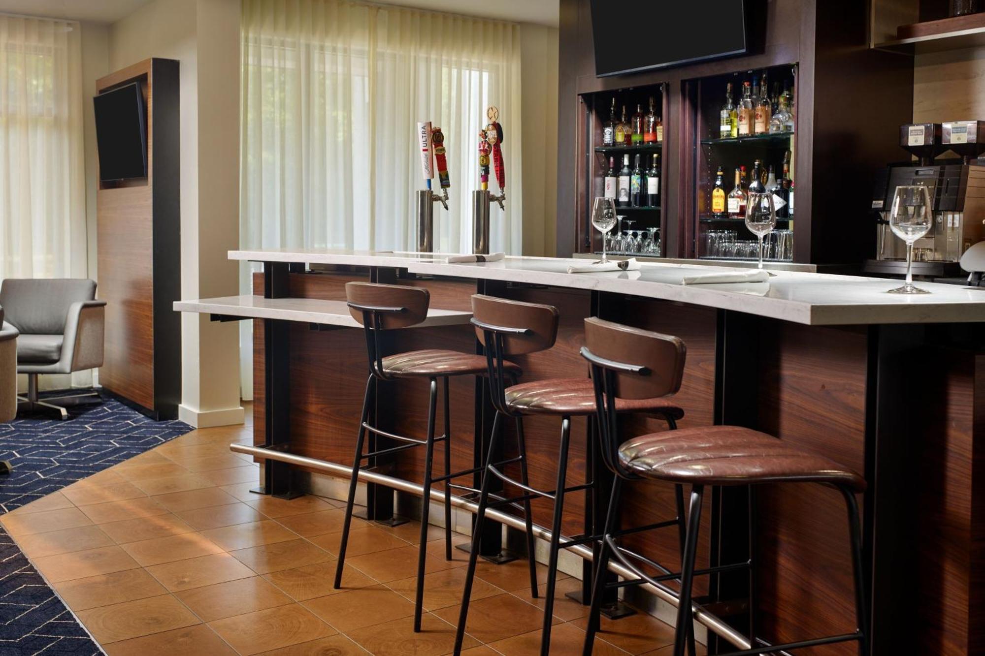 Courtyard By Marriott Charlottesville Exterior photo