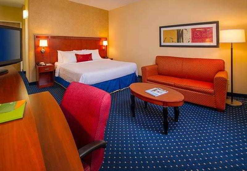 Courtyard By Marriott Charlottesville Room photo