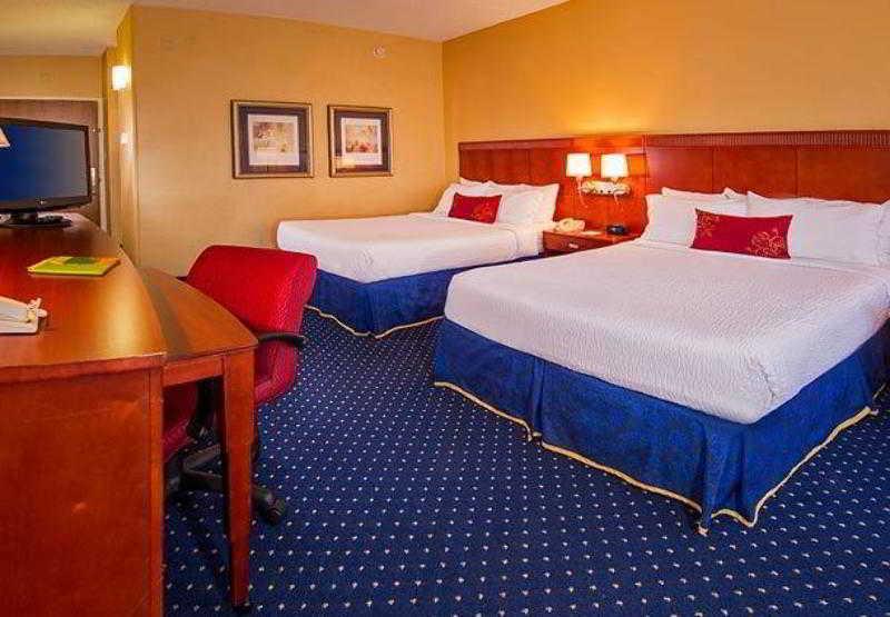 Courtyard By Marriott Charlottesville Room photo